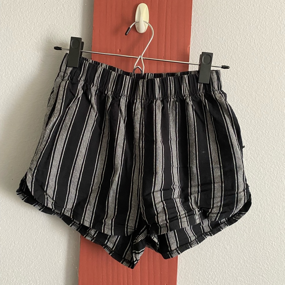 Crown & Ivy Striped scalloped shorts